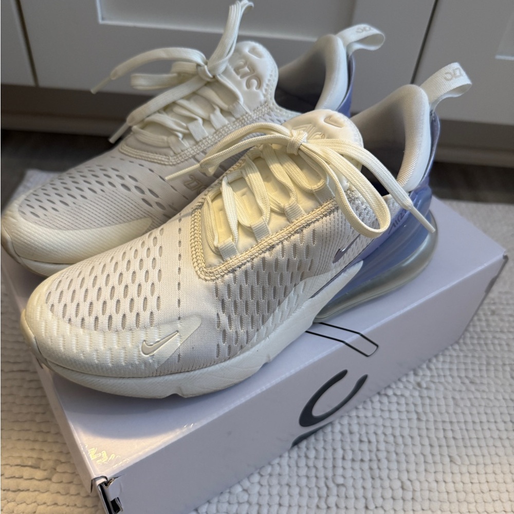 Women’s Nike Air Max 270 White Sneakers Size 8.5